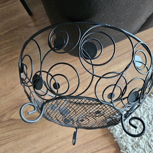 Decorative basket - Picture 1 of 4